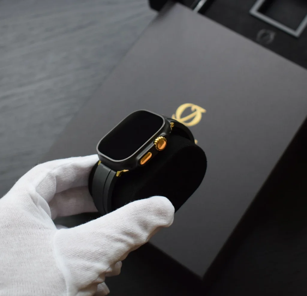 Apple Watch Ultra 2 nero opaco in oro 24 carati