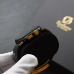 Apple Watch Ultra 2 nero opaco con cinturino in oro 24 carati