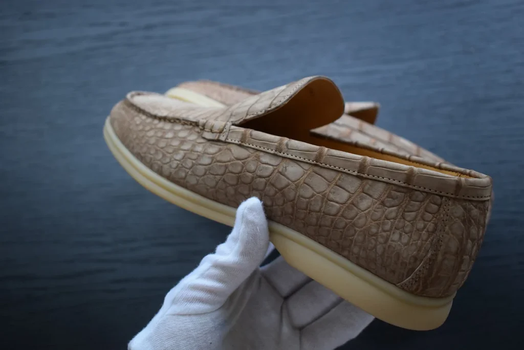 scarpe mocassino di coccodrillo in nabuk camel