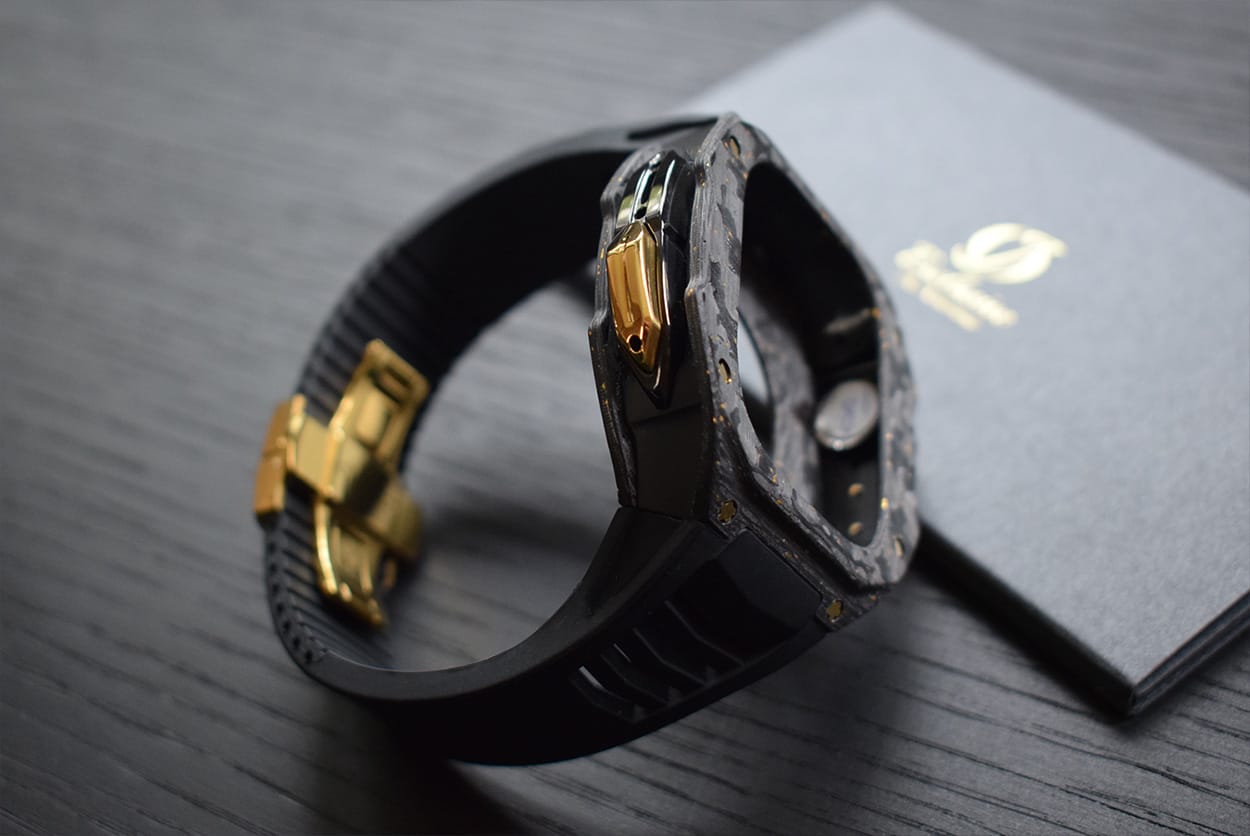 side-carbon-apple-watch-ultra-case carbon-apple-watch-ultra-case