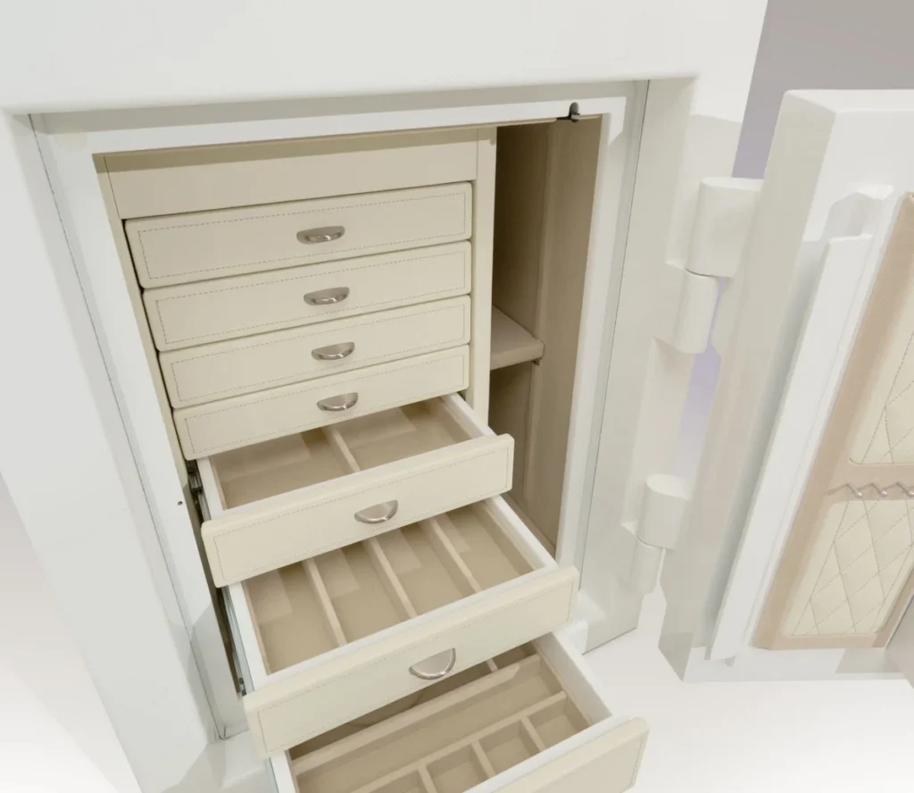 Intérieur du petit coffre-fort à bijoux blanc