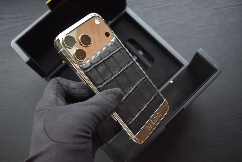 iPhone 17 Pro Max or blanc, noir crocodile, personnalisé